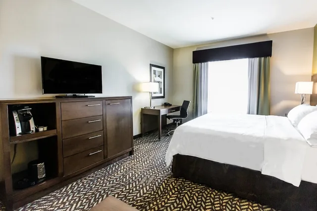 غرفة قياسية بسرير كوين، Holiday Inn Express & Suites Spruce Grove - Stony Plain 2/3