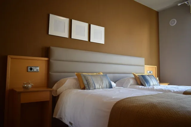 شقة بسريرين منفصلين بإطلالة على البحر بغرفة نوم واحدة مع أريكة، Apartamentos Vida Mar de Laxe 1/3