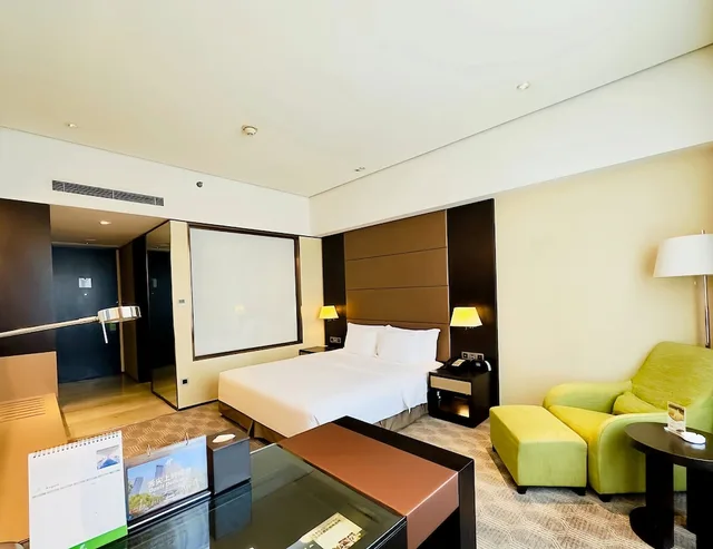 Standard, King Bed, Middle Floor, Holiday Inn Nantong Oasis International 4/10