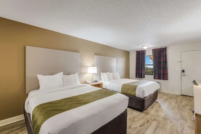 غرفة قياسية بسريرين كوين، Quality Inn and Suites Hot Springs Lake Hamilton 2/4