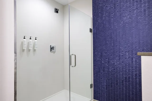 غرفة ديلوكس بسريرين كوين مع أريكة، Fairfield By Marriott Inn & Suites Cincinnati Oakley 5/5