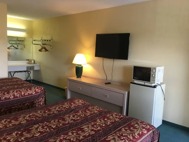 غرفة قياسية بسريرين مزدوجين، Woodstream Inn 2/4