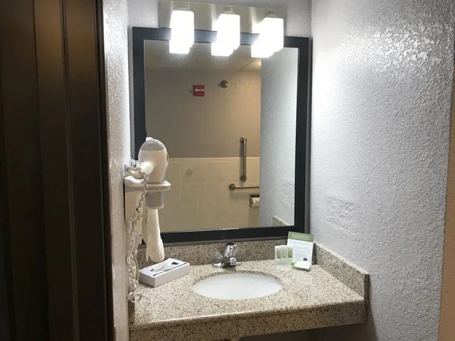 غرفة بسرير كينج، AmericInn by Wyndham Ankeny/Des Moines 4/4