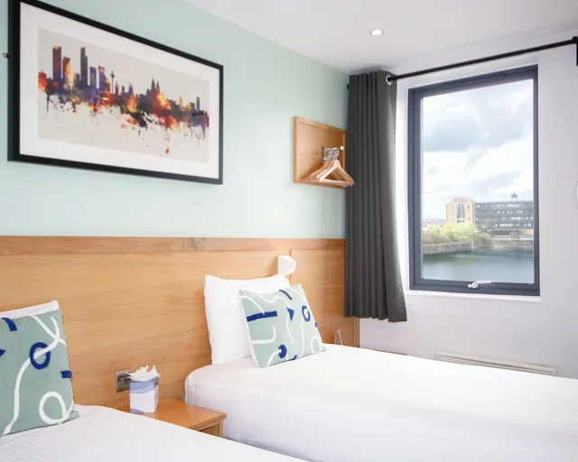 غرفة قياسية بسريرين منفصلين، Dolby Hotel Liverpool 2/7