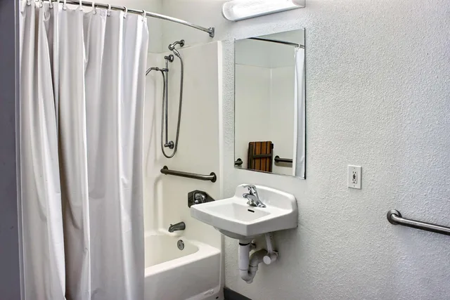 1 Queen Bed - Smoking, Motel6 King City, CA 10/10