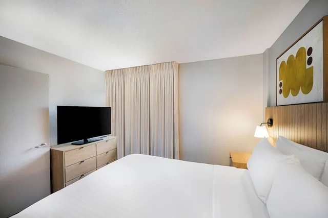 جناح بسرير كوين مع أريكة لذوي الإعاقة، Sonesta Simply Suites Birmingham Hoover 3/10