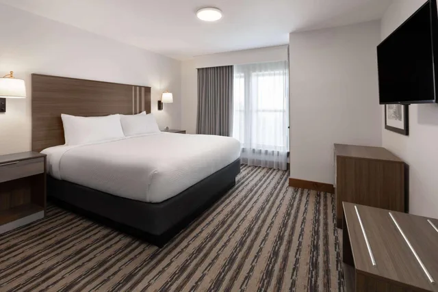 2 Bedrooms, Lodge, Suite, 2 King Beds, Sunset View، Corduroy Inn and Lodge, Trademark Collection by Wyndham 1/4
