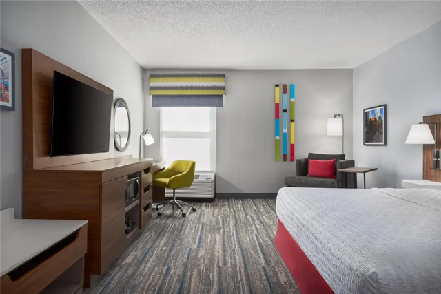 Room, King Bed, Hampton Inn & Suites Charlotte-Arrowood 4/7