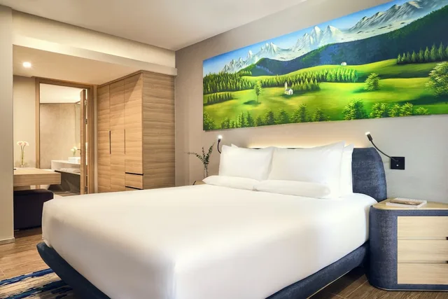 Executive, Suite, King Bed, City View, Club Lounge Access, Novotel Hanoi Thai Ha 3/9