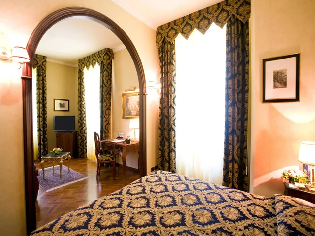 Standard, Triple, 1 Double and 1 Single Bed, Grand Hotel Vittoria 2/2