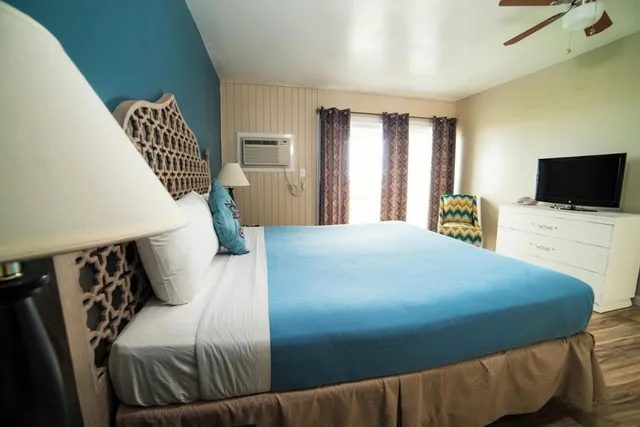 غرفة بسرير كينج بإطلالة على البحر، Ocean Villa Inn 1/4