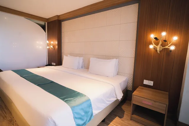 غرفة بريميير بسرير كوين، The Orchard Hotel Baguio 1/9