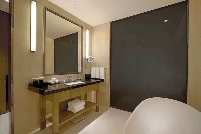 Doubletree, Guest Room, King Bed، Doubletree By Hilton Heyuan 7/8
