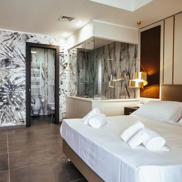 Royal, Suite, Hot Tub, Palace Hotel 5/10