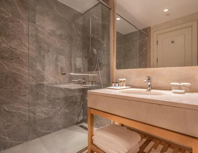 Standard, Twin Beds, Lateral Side Sea View, 2 Sofa، Titanic Deluxe Lara 9/9