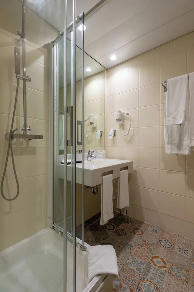 غرفة بسريرين منفصلين، Legendary Porto Hotel 4/4
