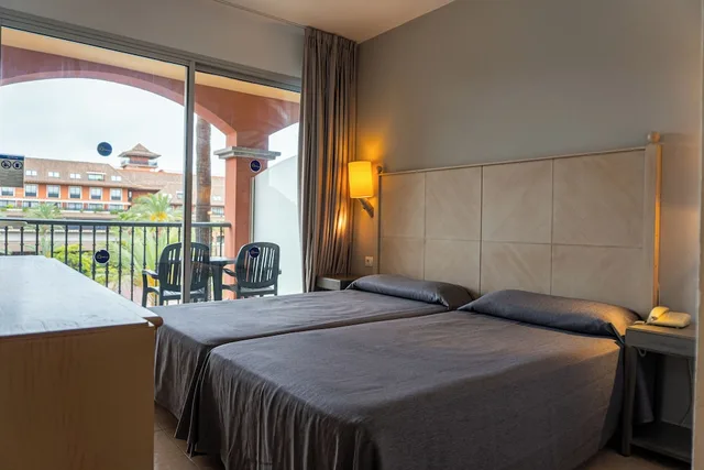 Room, Single, Double Bed, Ohtels Islantilla 1/2