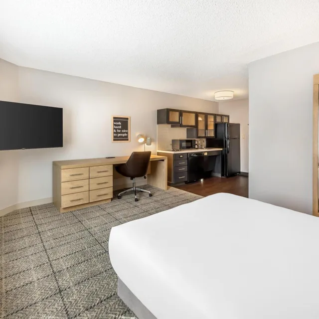 Studio, Suite, Queen Bed, Bathtub, Accessible, Sonesta Simply Suites Las Vegas 4/10