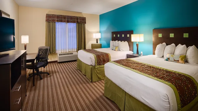 غرفة قياسية بسريرين كوين، BEST WESTERN PLUS DeSoto Inn & Suites 5/7