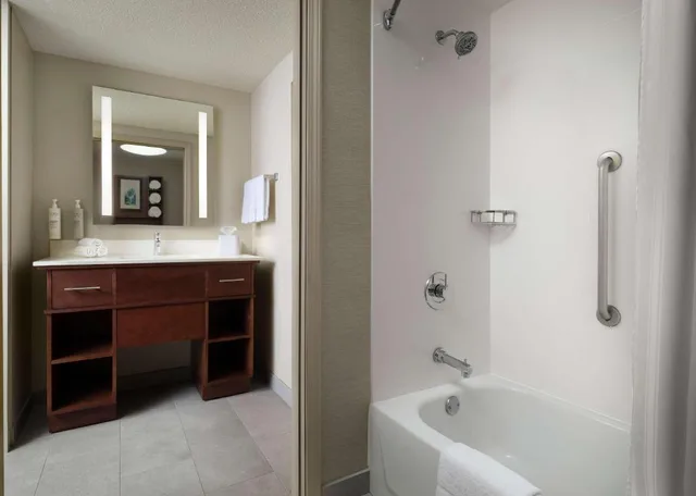 جناح بسرير كينج بغرفة نوم واحدة بحوض استحمام لذوي الإعاقة، Homewood Suites by Hilton Somerset 4/4