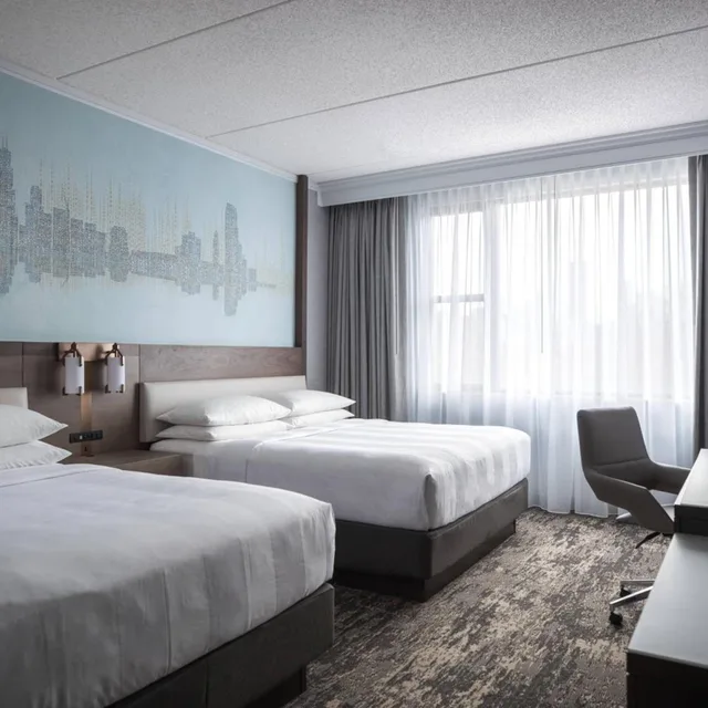 غرفة كبيرة بسريرين كوين مع أريكة، The Courtyard by Marriott Chicago at Medical District/UIC 1/2