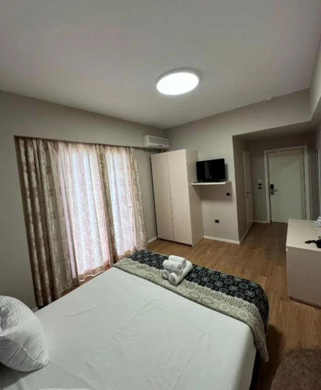 غرفة بسرير مزدوج بشرفة، Blue Sky Hotel 2/10