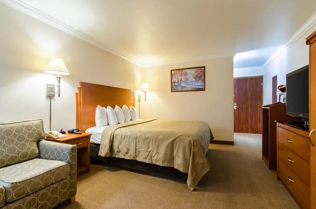 غرفة قياسية بسرير كينج، Wyndham Garden Salina Conference Center 2/10
