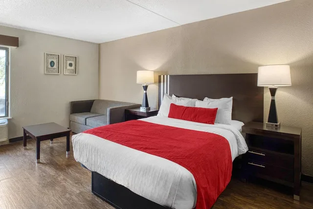 غرفة قياسية بسرير كينج لذوي الإعاقة، SureStay by Best Western Greenville 2/3