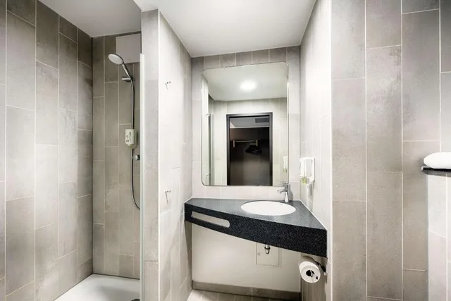 Room, Double Bed, B&B HOTEL Munchen-Hbf 4/4