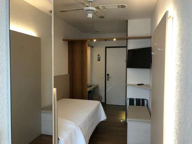 غرفة قياسية مفردة، Hotel Campione 3/11