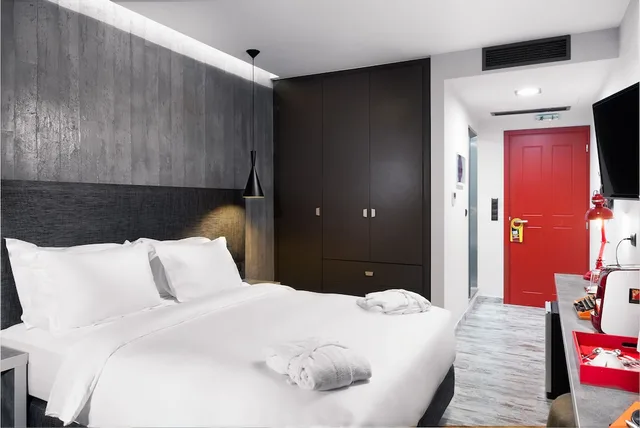 Standard, Double or Twin Bed, 360 Degrees 1/5