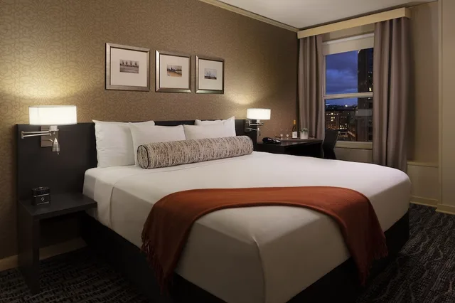 جناح تنفيذي بسرير كينج مع أريكة، Executive Hotel Pacific 1/1