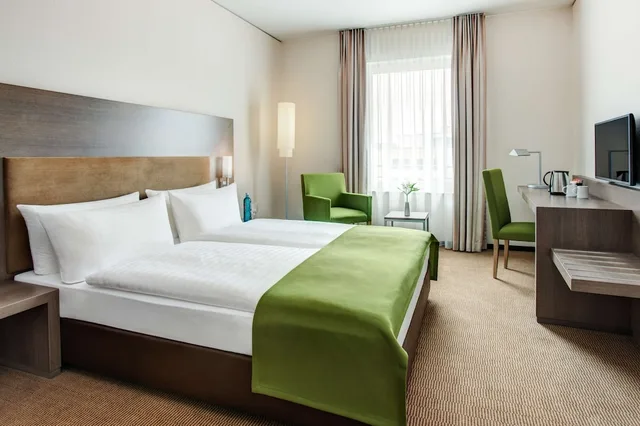 Business, Double Bed, Intercityhotel Mainz 1/4