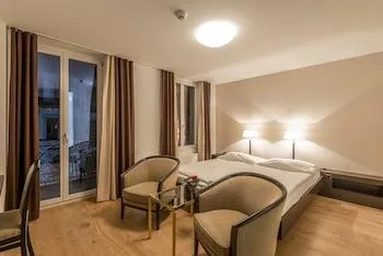 غرفة قياسية بسرير كوين، Hotel Alpina Luzern 1/2