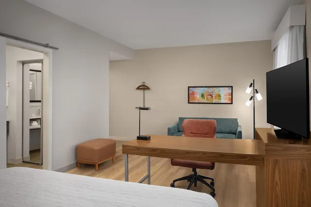 Studio, Suite, King Bed, Sofa, Hampton Inn & Suites Fayetteville 8/10
