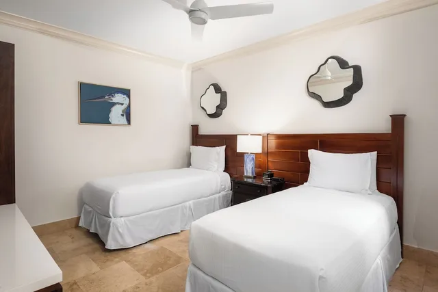 2 Bedrooms, Suite, King and Twin Beds, Ocean Front, Windsong On The Reef 2/4