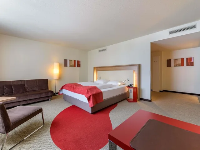 غرفة بريفيليج بسرير كينج مع أريكة، Mercure Hotel Stuttgart Airport Messe 4/10