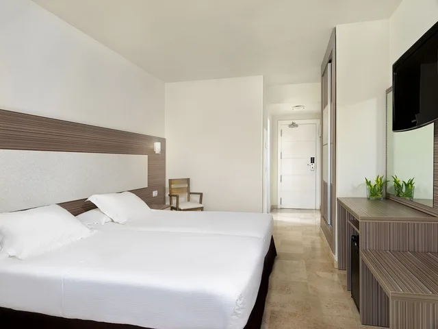 غرفة بإطلالة على المسبح مفردة بسريرين منفصلين، H10 Cambrils Playa 2/10