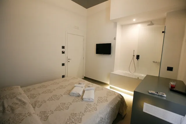 1 Bedroom, Comfort, Courtyard View, Bathtub, Relais Piazza del Plebiscito 3/10