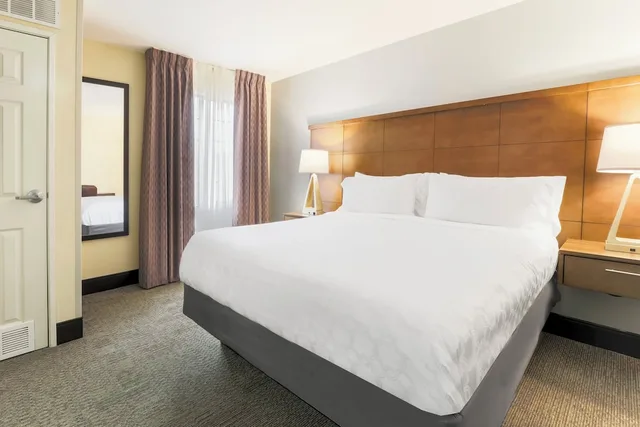 جناح بسرير كينج بغرفتي نوم بمطبخ لذوي الإعاقة، Staybridge Suites Reno 1/3