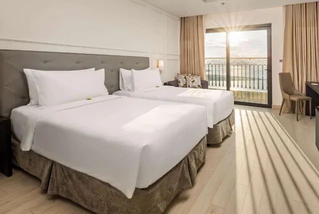 Golden Bay, Deluxe, Twin Beds, Bay View, Balcony، Wyndham Danang Golden Bay 3/4