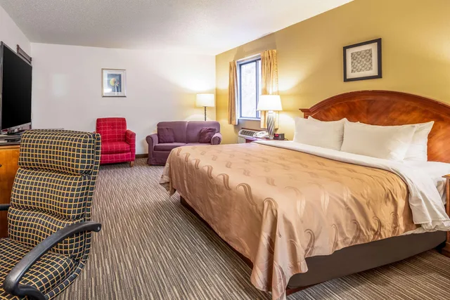 غرفة بسرير كوين، Quality Inn Keystone near Mount Rushmore 1/1
