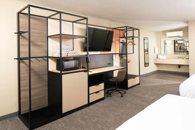 California, King Bed، Waypoint Hotel 4/7
