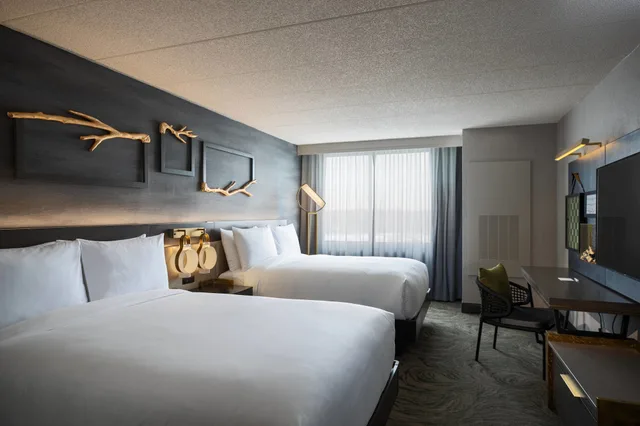 غرفة بسريرين مزدوجين، Renaissance Chicago North Shore Hotel 2/17
