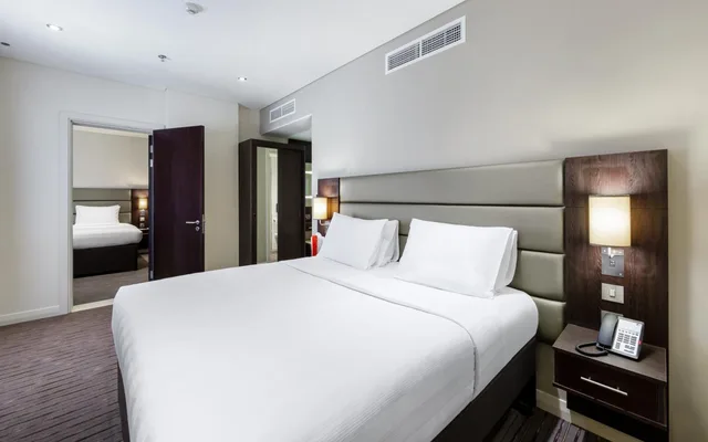 غرفة بسرير كينج للمدخنين، Premier Inn Doha Airport 4/10