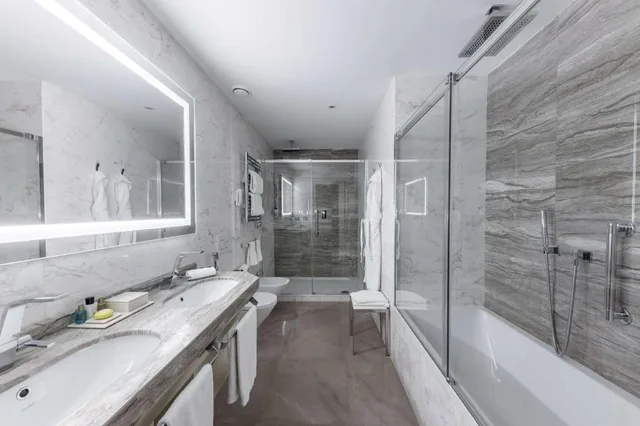 Augusto, Suite, Double Bed، Aleph Rome Hotel Curio Collection by Hilton 2/2