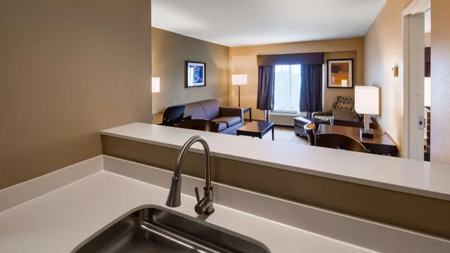 Penthouse, Suite, King Bed, Sofa, Kitchenette، Best Western Plus Thornburg Inn & Suites 4/4
