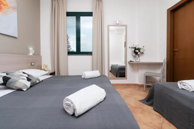 غرفة ثلاثية بسرير كوين وسرير فردي، Casa Betania 5/10