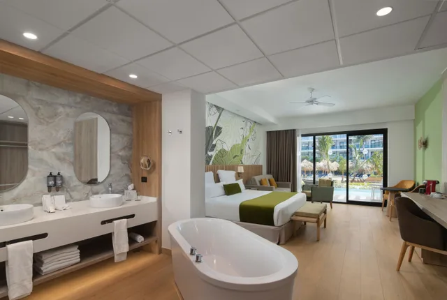 Swim Out, Junior Suite, Single, Pool View، Serenade All Suites - Adults Only Resort 3/6