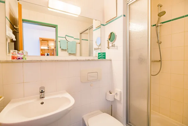 غرفة كومفورت كبيرة بسرير كوين، Plaza Hotel Blankenburg Ditzingen Sure Hotel Collection 8/10